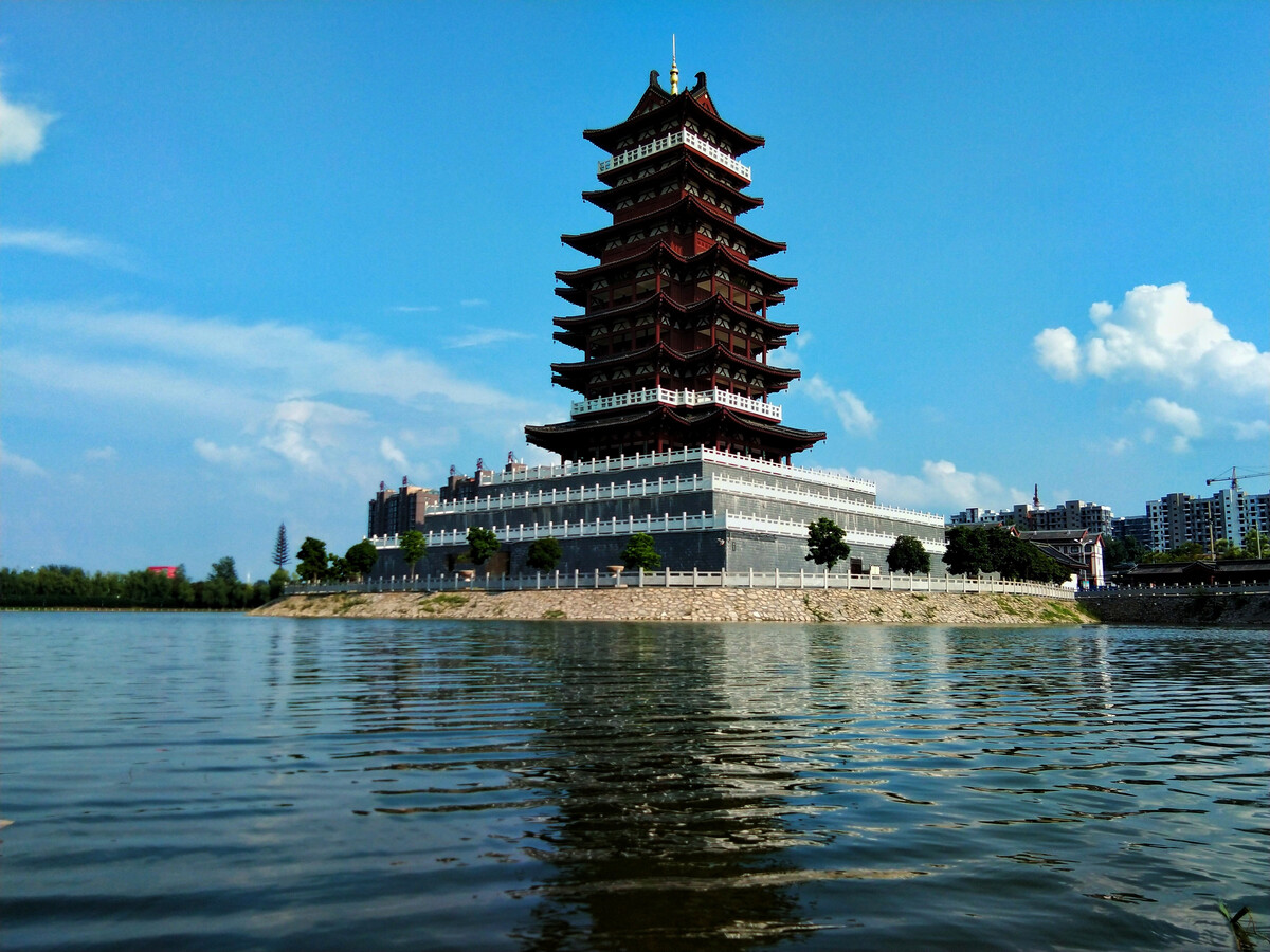 夏邑长寿文化风景区是位于河南商丘市夏邑县