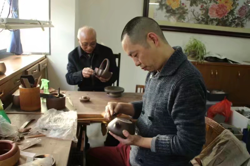  p>王旭,男,紫砂陶瓷艺人,紫砂名人. /p>