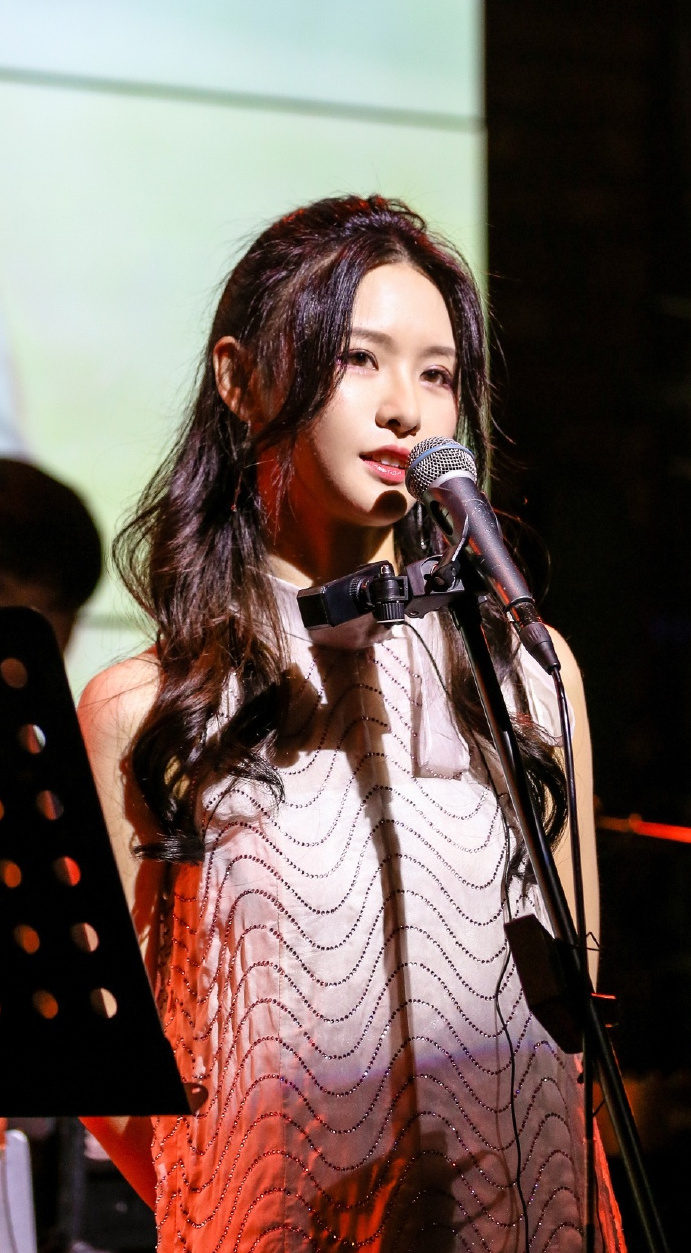  p>阿冷,本名黄盛君,曾用名斯维,可心,1992年11月6日出生于江西省鹰潭