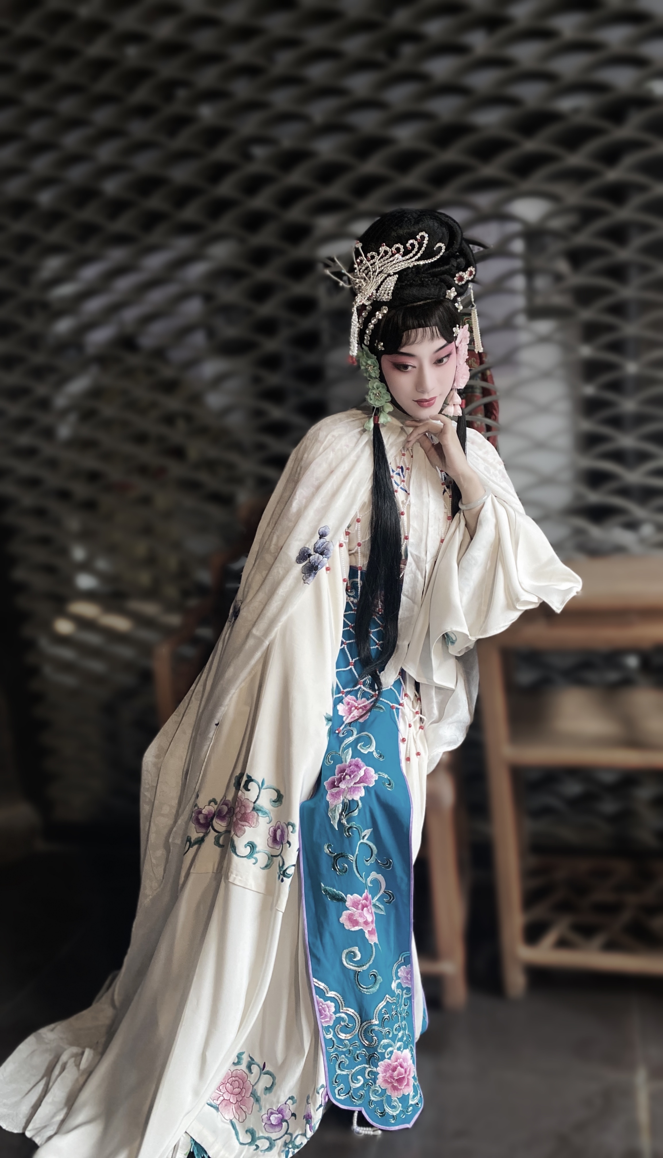 性别女,婺剧,越剧旦角,浙江婺剧艺术研究院一级演员