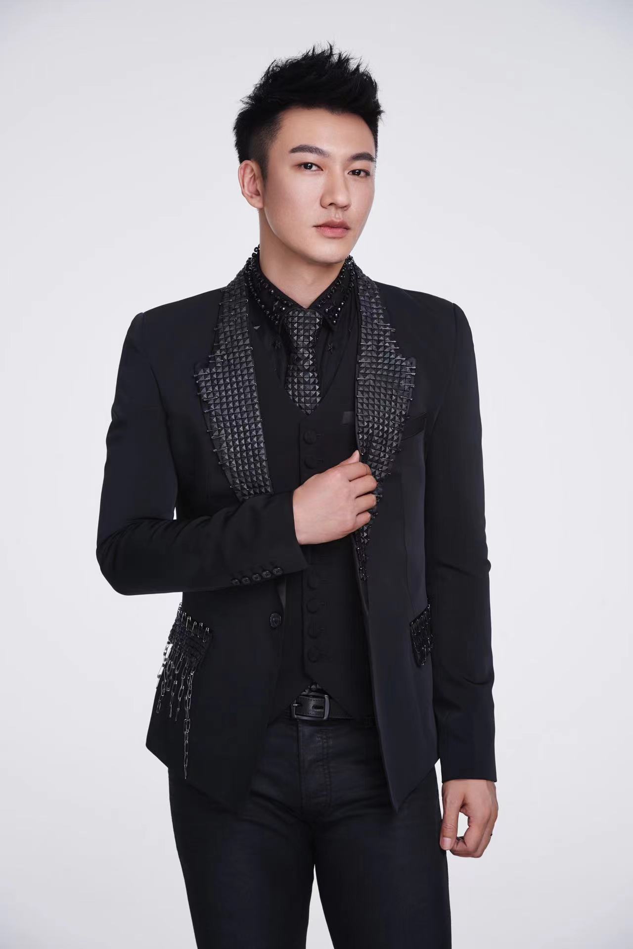  p>刘飞鸣,原名刘文杰,1982年5月8日出生于贵州省