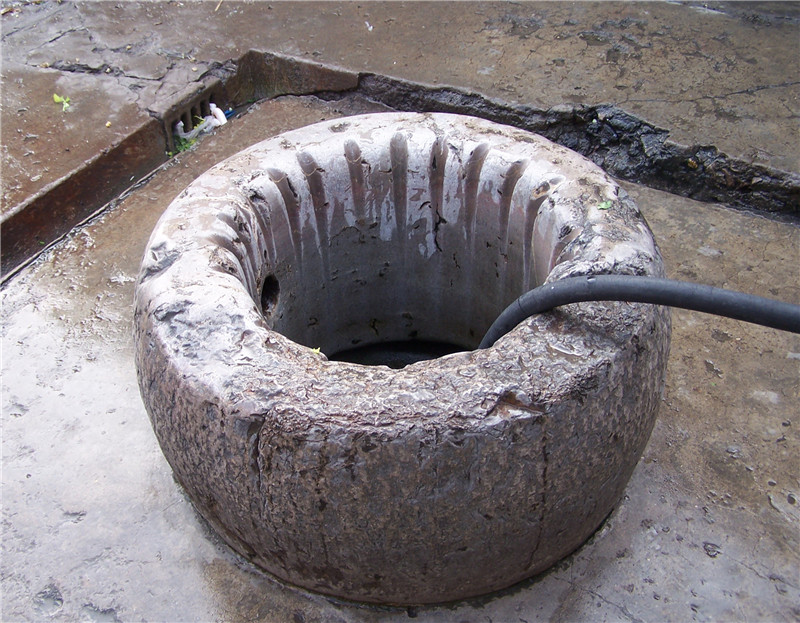  p>前安家巷古井位于扬州市广陵区前安家巷48号东侧,清代. /p>