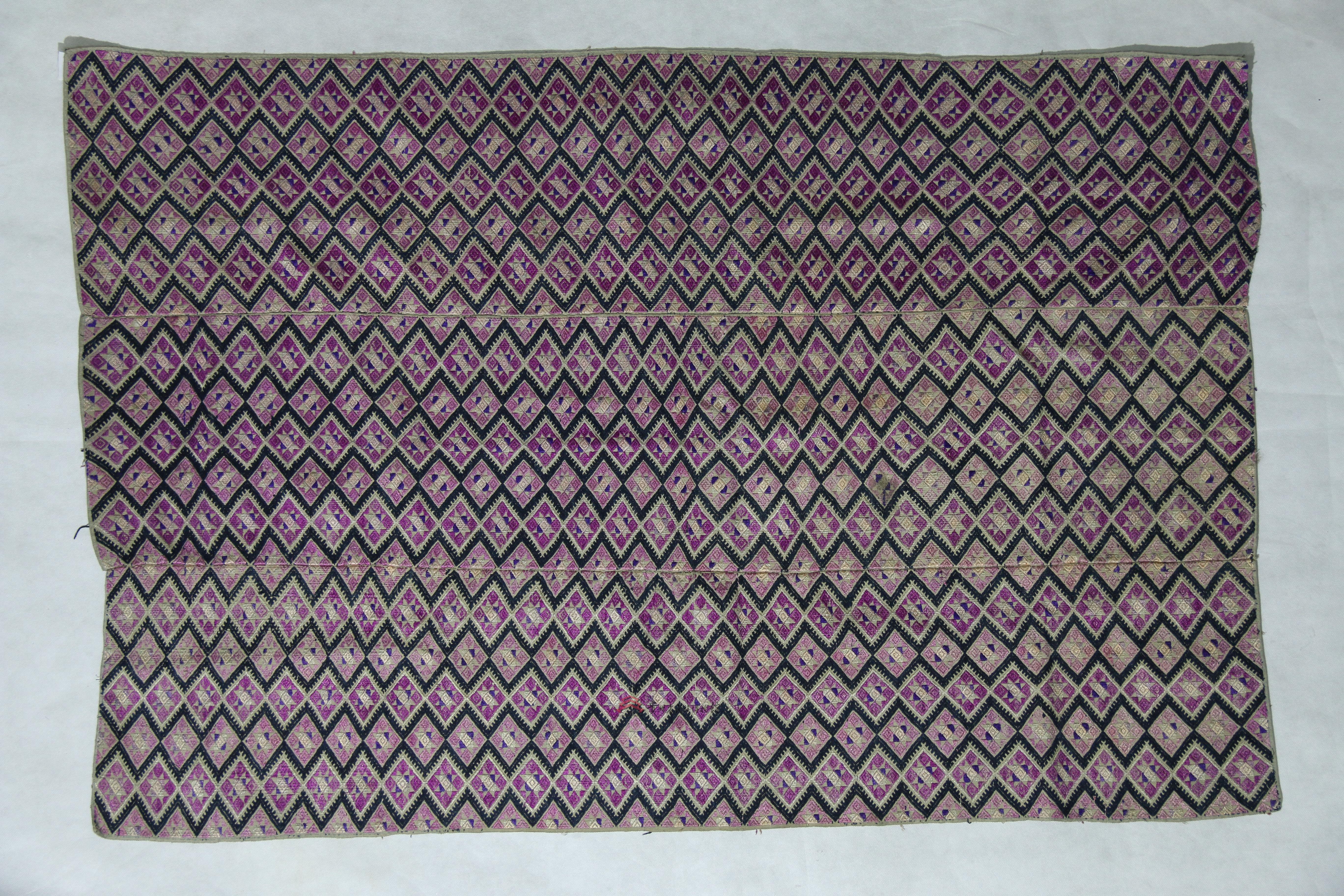 当代广西瑶族织锦八角花纹被面