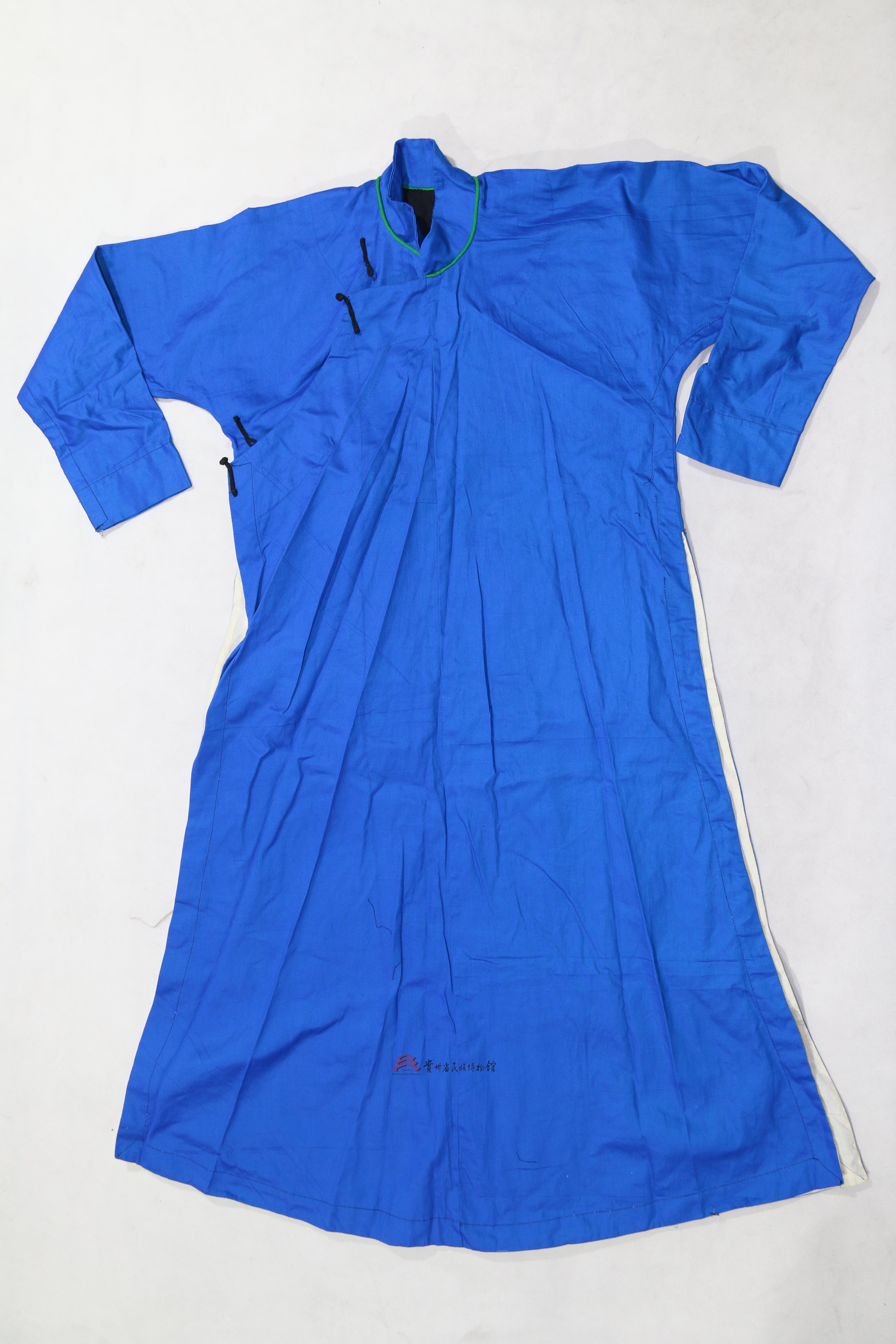 当代毕节彝族蓝布右衽男长衫