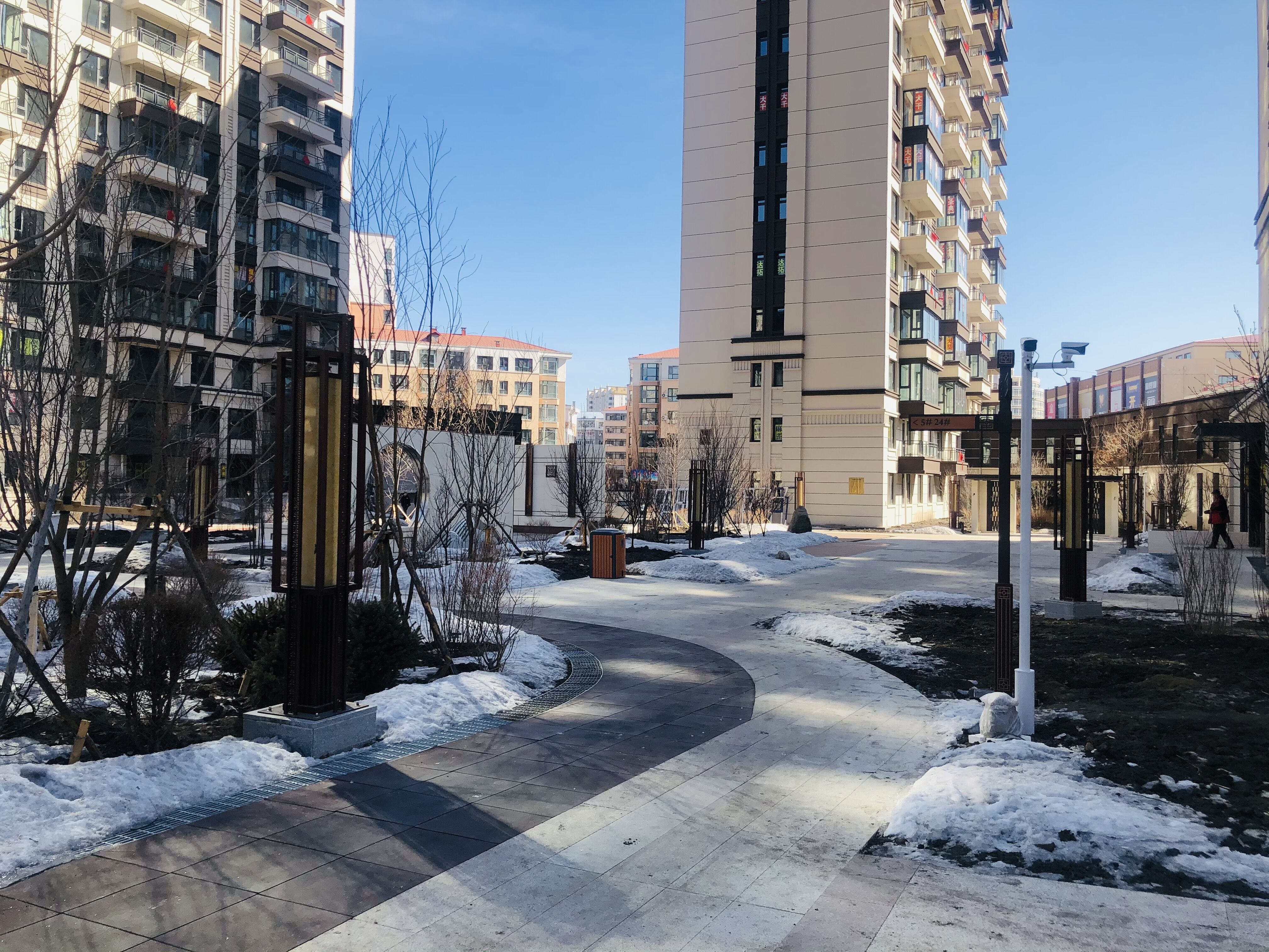 class="ref" data-ctrid="sitms6uyrdtb">华强璞院位于佳木斯市万粮街