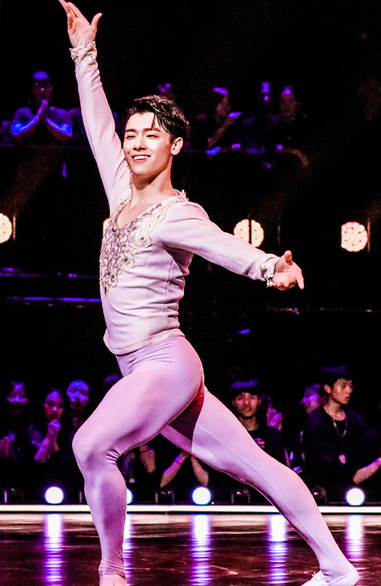  p data-id="gnbrsnk7tm">马苗源,男,芭蕾舞者,毕业于辽宁芭蕾舞团