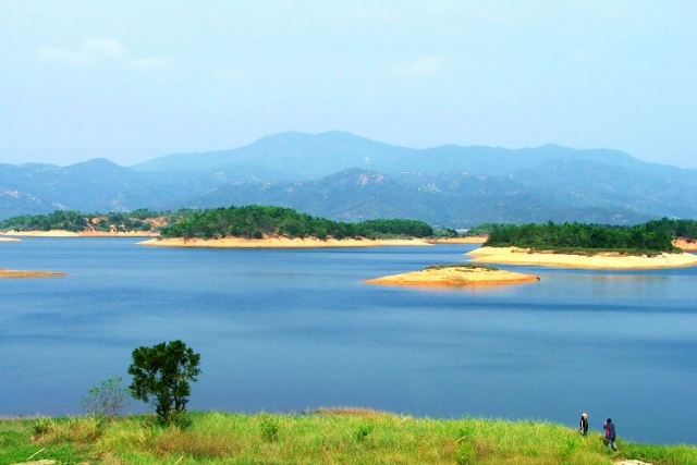  p>广东惠东莲花山白盆珠省级自然保护区于2004年经省人民政府批准