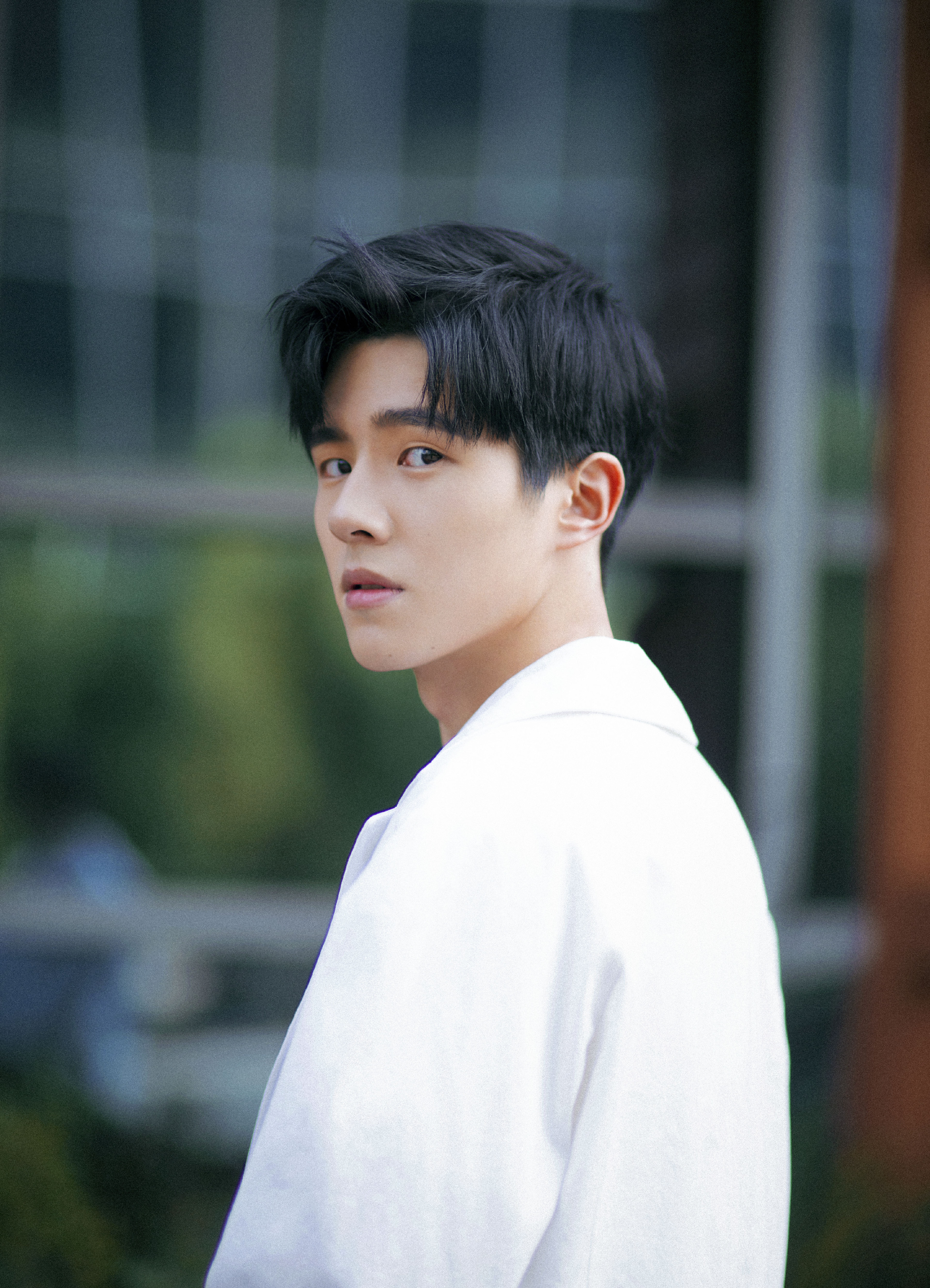  p>刘昊然,1997年10月10日出生于河南省平顶山市,中国内地男演员,毕业