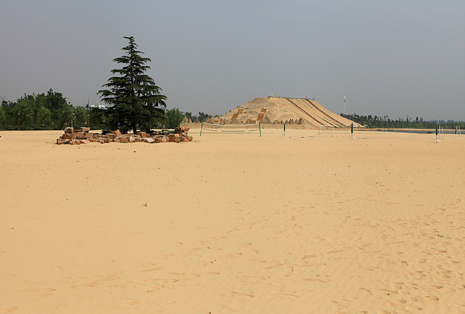 8平方公里,是华东地区最大的沙滩浴场