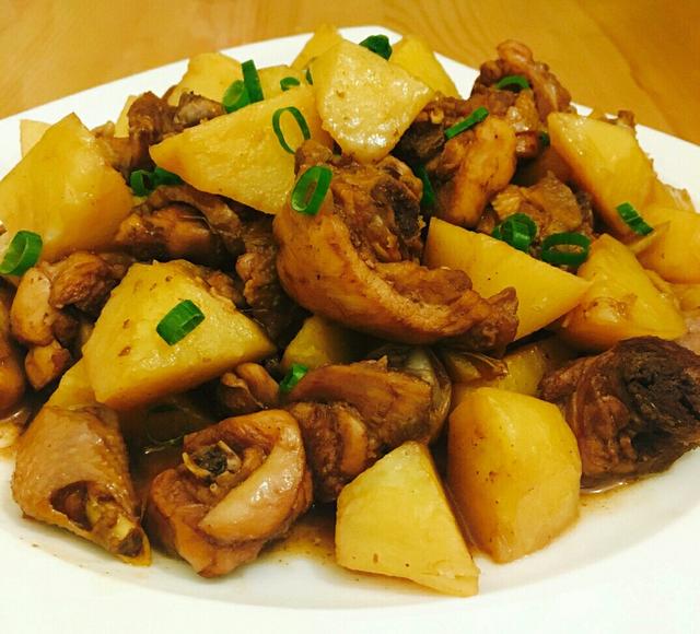  p data-id="gnawhtkuak">鸡块炖土豆是一道菜品,主料为鸡肉,土豆.