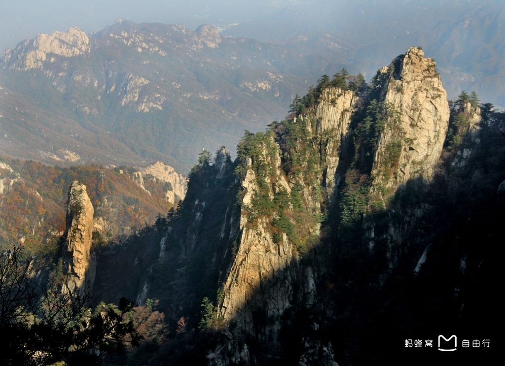  p>尧山,又称石人山,位于河南省平顶山市鲁山县西部,地处伏牛山东段.