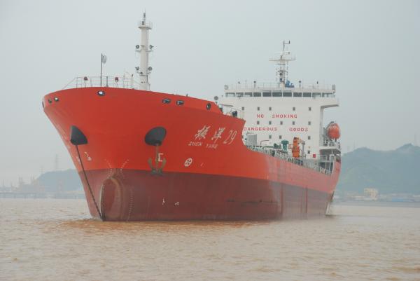  p>油船,是指运载石油及石油产品(如柴油,汽油和重油等)的"船舶".