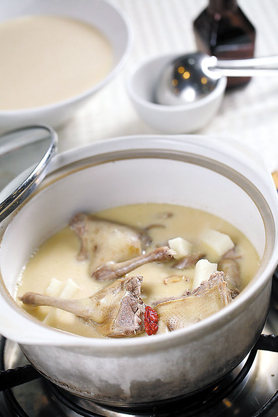 春砂淮山乳鸽汤