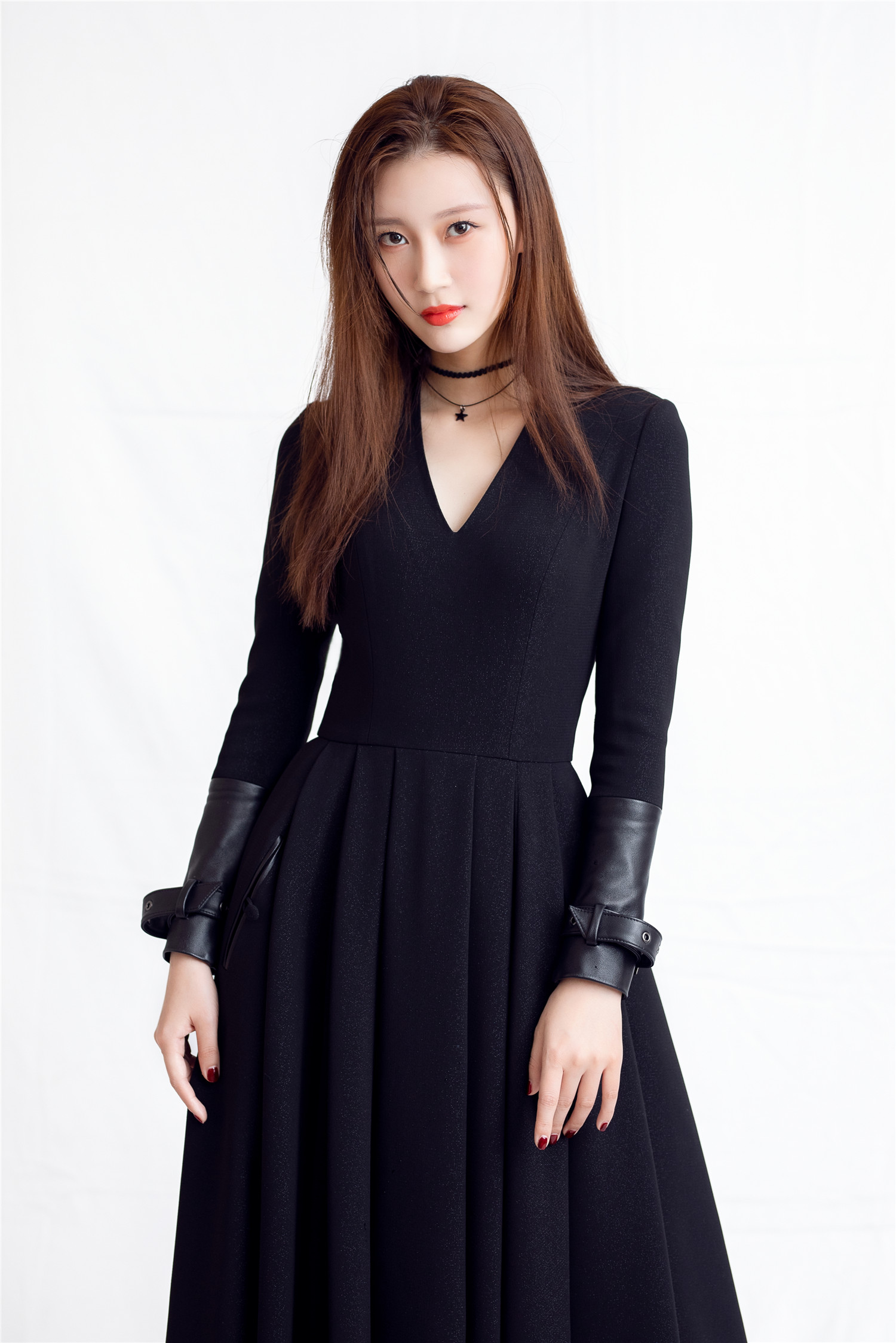  p data-id="gncoxydyph">楚月(原名陈楚月),1992年2月11日出生于安徽