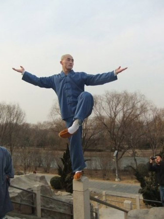  p>一龙,本名刘星君,出生于山东省德州市,中国自由搏击运动员,影视