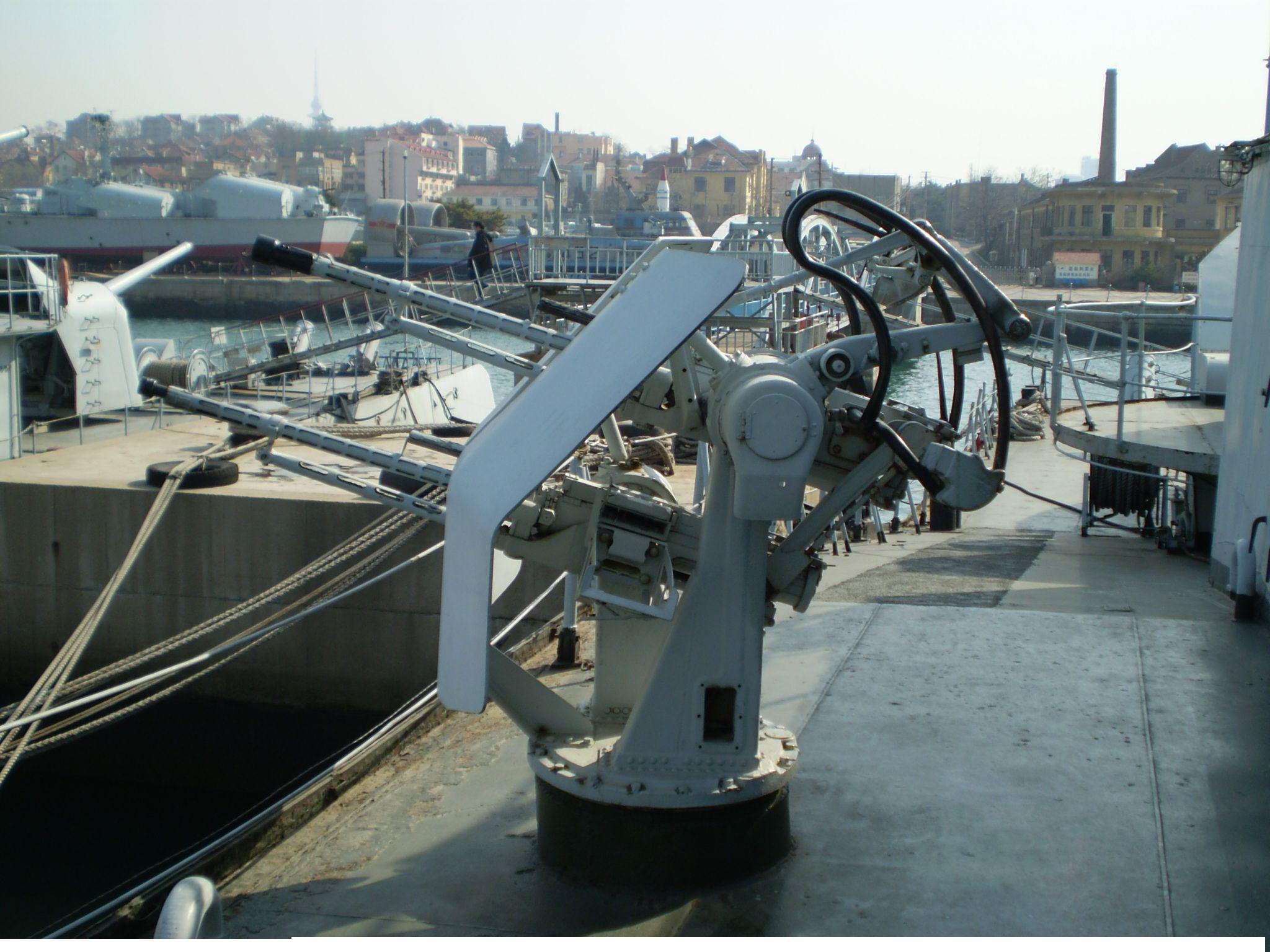 5毫米舰用(纵列立)式机枪,高平两用 /p>