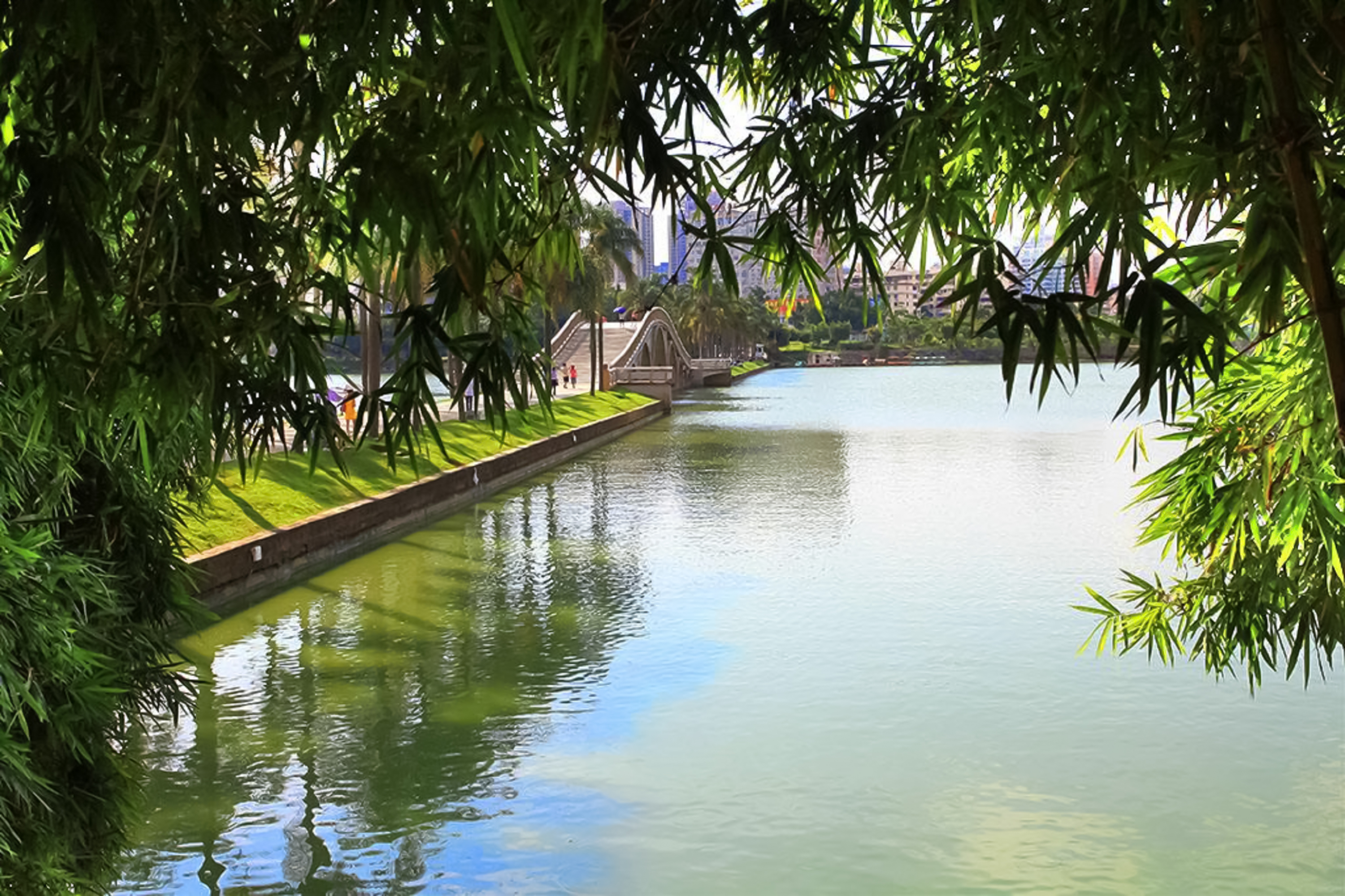  p>南宁南湖公园,位于市区东南面青秀区,是一个融水体景观,亚热带园林