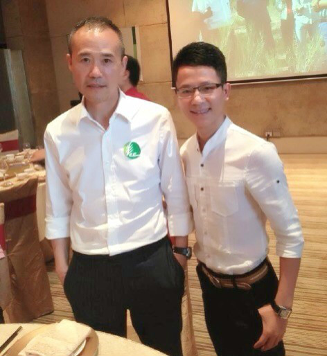 月,由中国社交名流 a target="_blank" href="/item/黄智中/1632648"