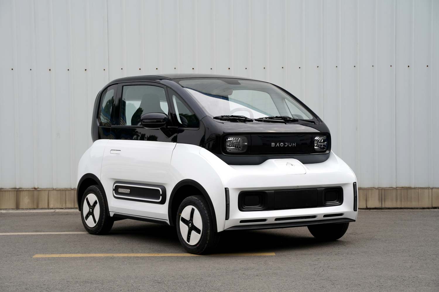 新宝骏e300