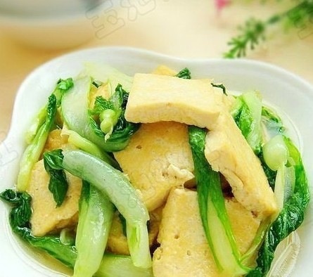  p>小白菜炒豆腐是一道简单的家常菜,主料是小白菜 500克,豆腐 200克
