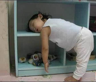  p>葛优大爷的销魂"北京瘫"引来一大群吃瓜群众围观和模仿,各位看官说