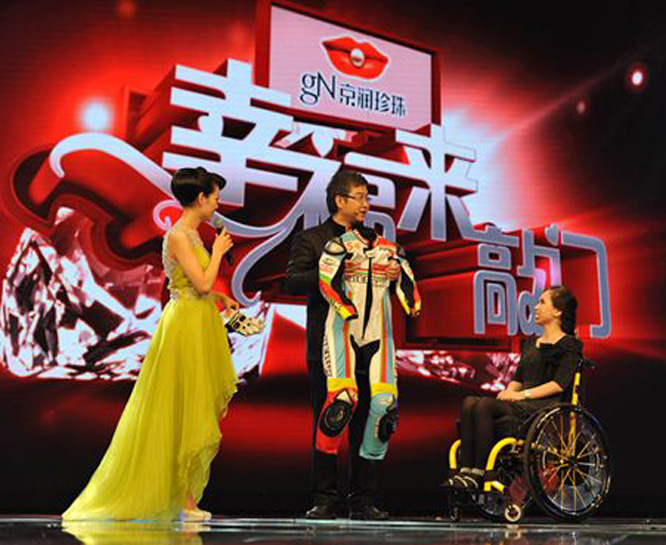 《幸福来敲门》每周六晚21:20播出,2015年全面改版,每期节目请出4位