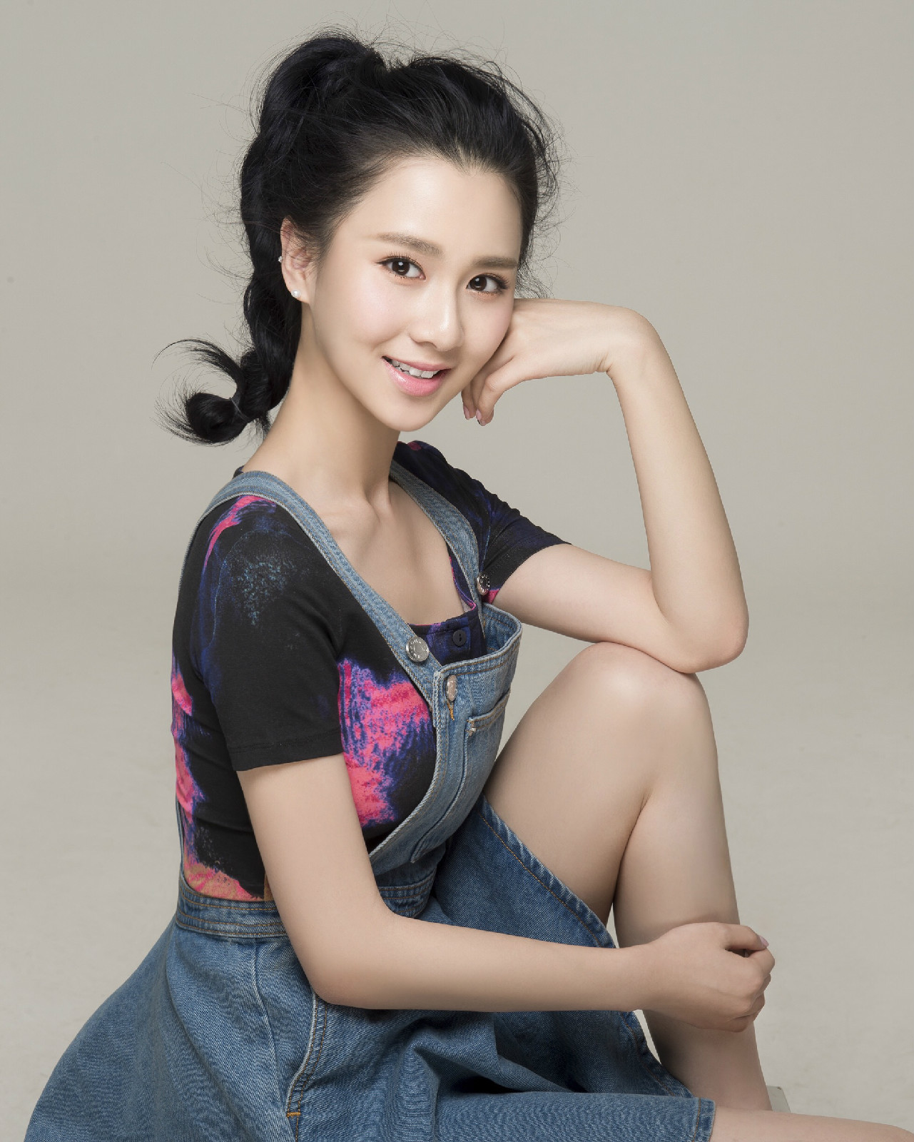 ">关芯,出生于湖北省黄石市,毕业于中央戏剧学院,中国内地影视女演员