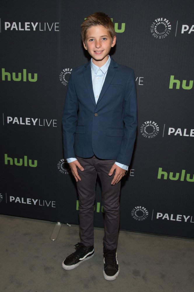 id="gnayte9a07">奥利弗·贝尔(oliver bell)出生于美国,英国男演员