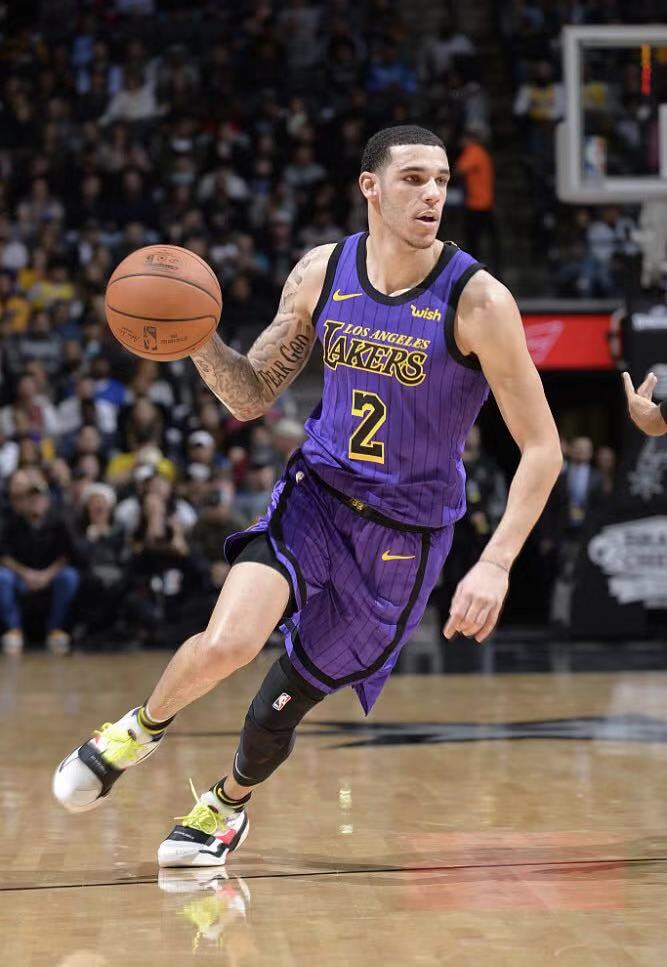  p>朗佐·鲍尔(lonzo ball),1997年10月27日出生于 a target="_blank"