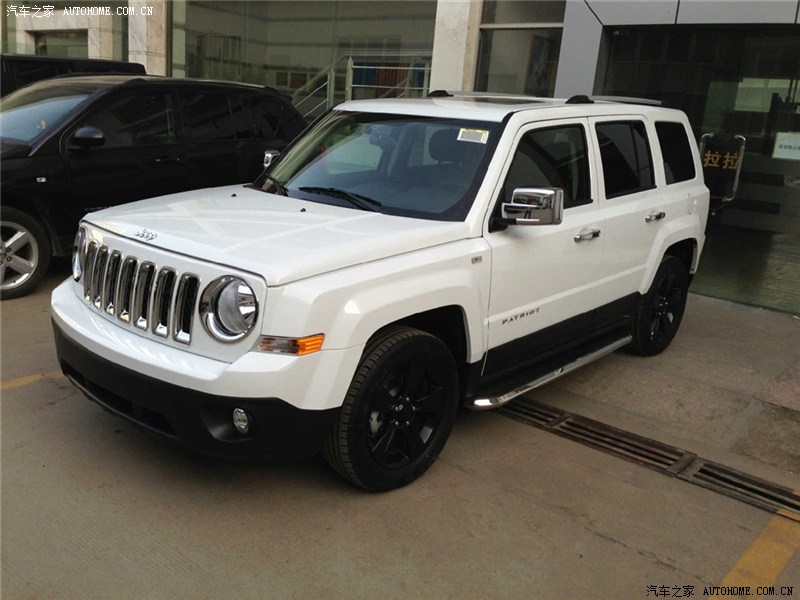  p>自由客指的是jeep品牌旗下一款偏重公路性能的城市型suv,同时也