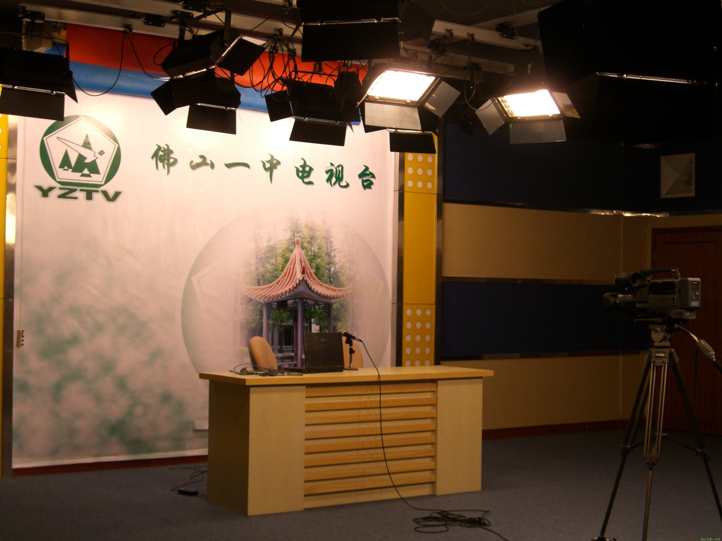 1 high school /i>),简称佛山一中,是广东省首批重点中学,首批广东省