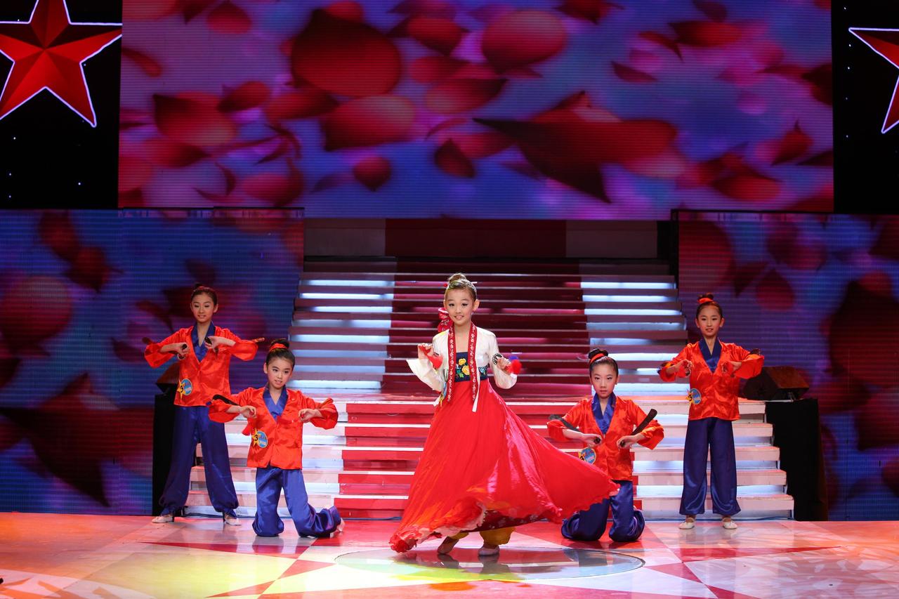  p data-id="gnx2r0cquv">1 1女孩组建于2011年,首次亮相于星光大道