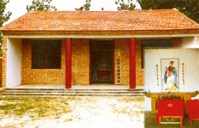 北临苗河水库腹地,东依古钓台村和邀帝城遗址,古盘冢村却因诞育了道教