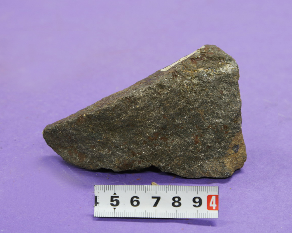  p>磁黄铁矿是磁黄铁矿族中的一种铁的硫化矿物,它的成分中含有 a