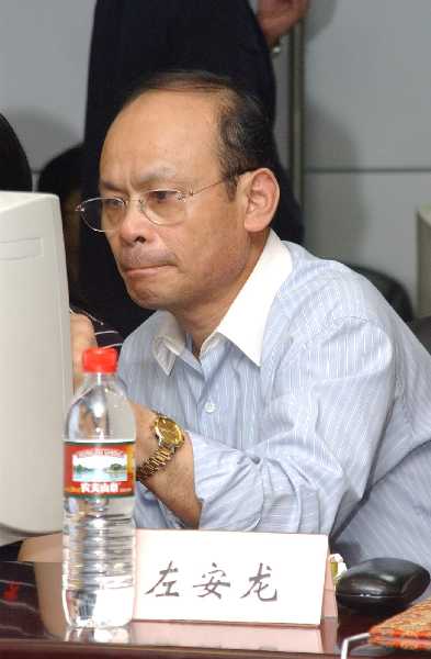 左安龙