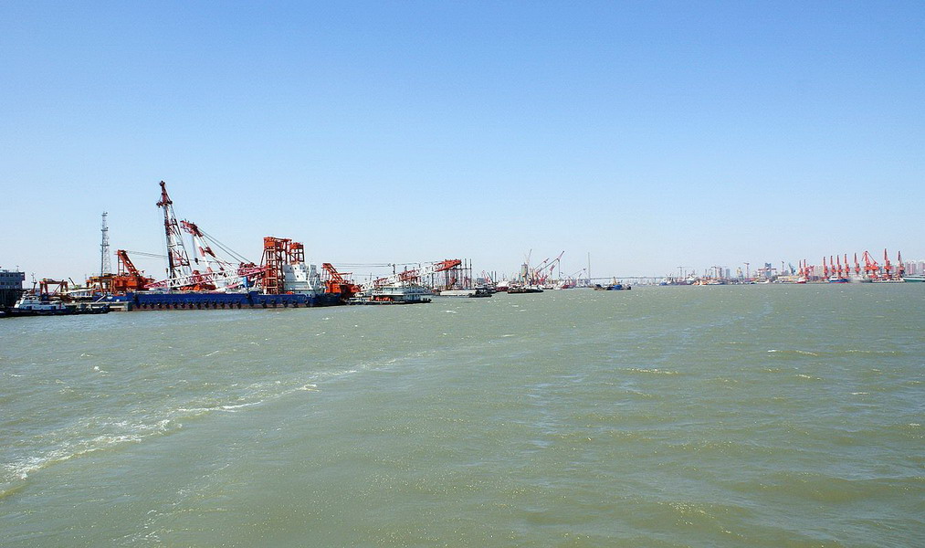  p data-id="go0kohvm0k">渤海湾,是中国渤海三大海湾之一,位于渤海