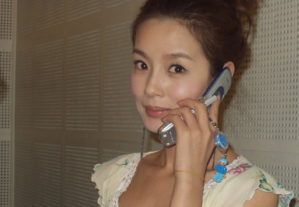  p>金媛熙,1972年6月9日出生于韩国首尔特别市,2001年毕业于 a target