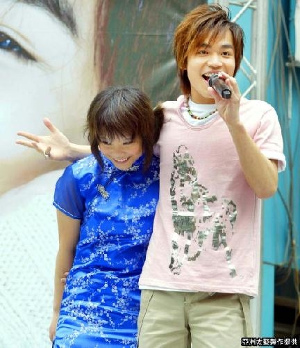  /p> p>2004年,张峰奇出道.