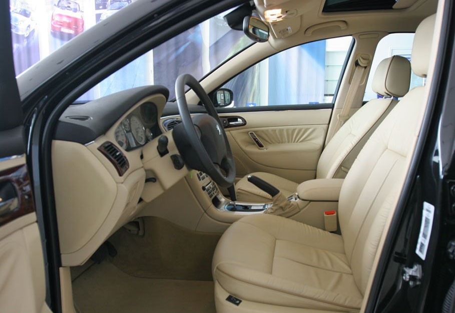  p>标致607,是由法国标致汽车公司生产的一款高级轿车.