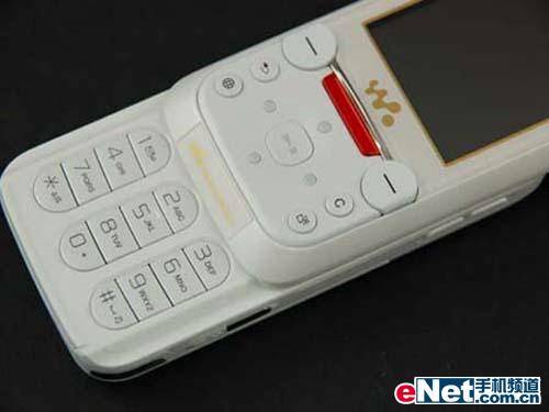  p>作为索爱推出的第一部滑盖walkman手机,w850i无疑是近段时间人们