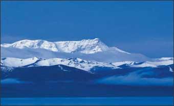  p>桑丹康桑雪山是西藏二十五座最高的山峰之一,位于 a target="