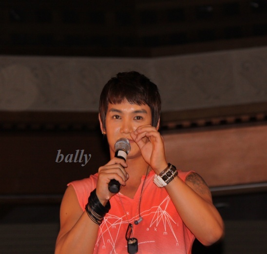  p>黄伦硕,1982年1月17日出生于 a target="_blank" href="/item/首尔