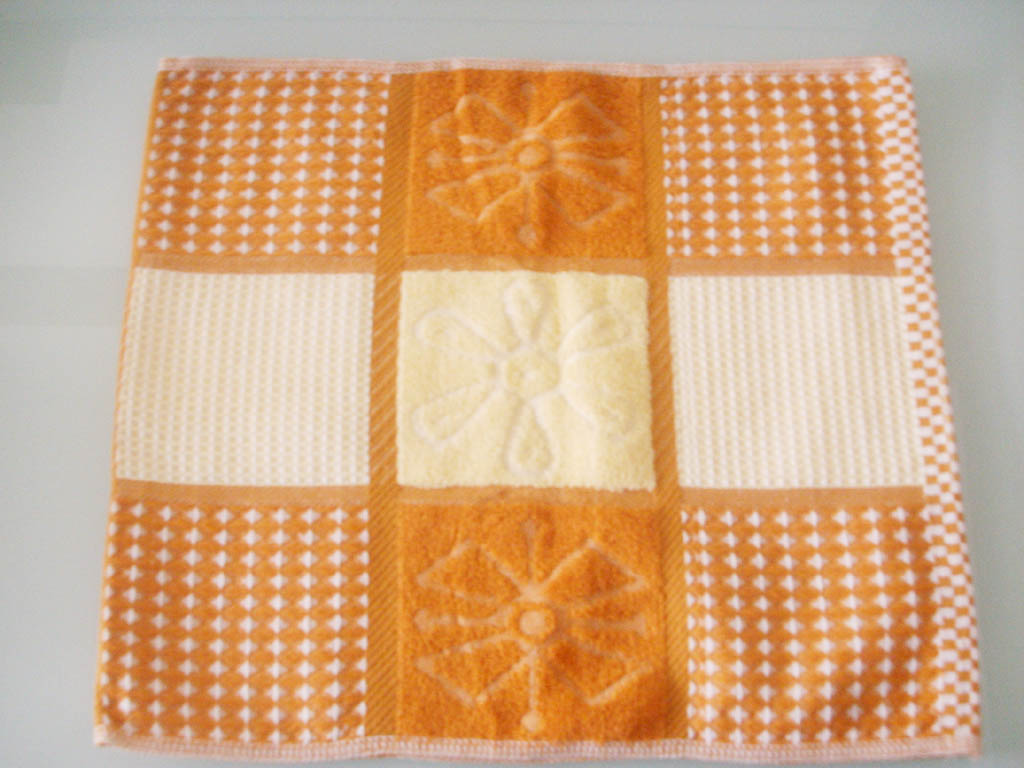  p>毛巾有很多品种,但是一般可以分类为浴巾,面巾,方巾和地巾以及沙滩