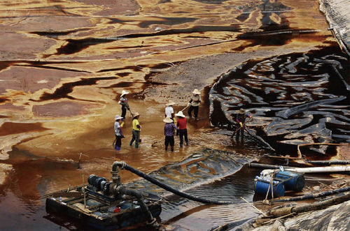 重金属 /a>或其化合物造成的 a target="_blank" href="/item/环境