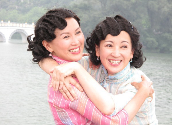 年,参演首部电视剧《 a target="_blank" href="/item/秋瑾/10486051"