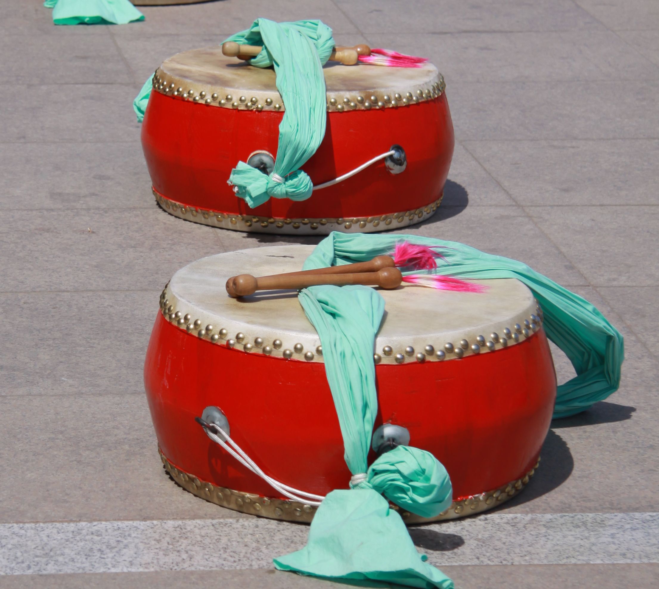  p data-id="gn771r7u5s">威风鼓属于中国传统打击乐器,作为威风锣鼓