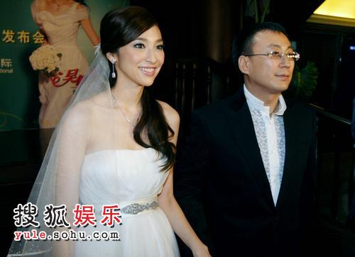 留给两个宝贝女儿天真(吴佩慈饰)和天情(林立雯饰)大笔债务