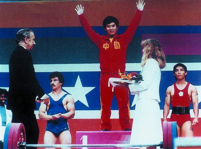 wpnqxngk">陈伟强,1958年6月7日出生于广东省东莞市,原国家举重队队员