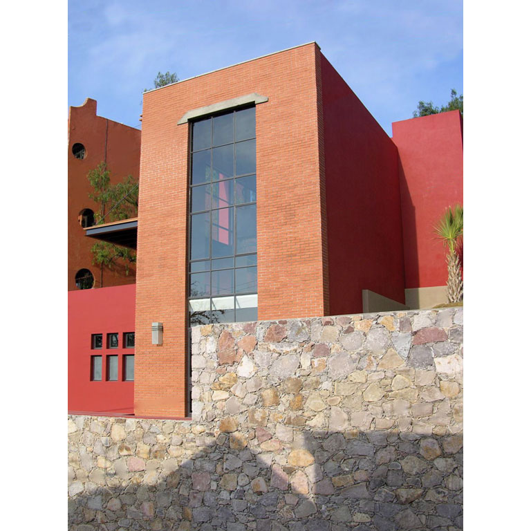  p>巴拉干是墨西哥二十世纪有关庭园景观设计的著名建筑师 , 他于1902