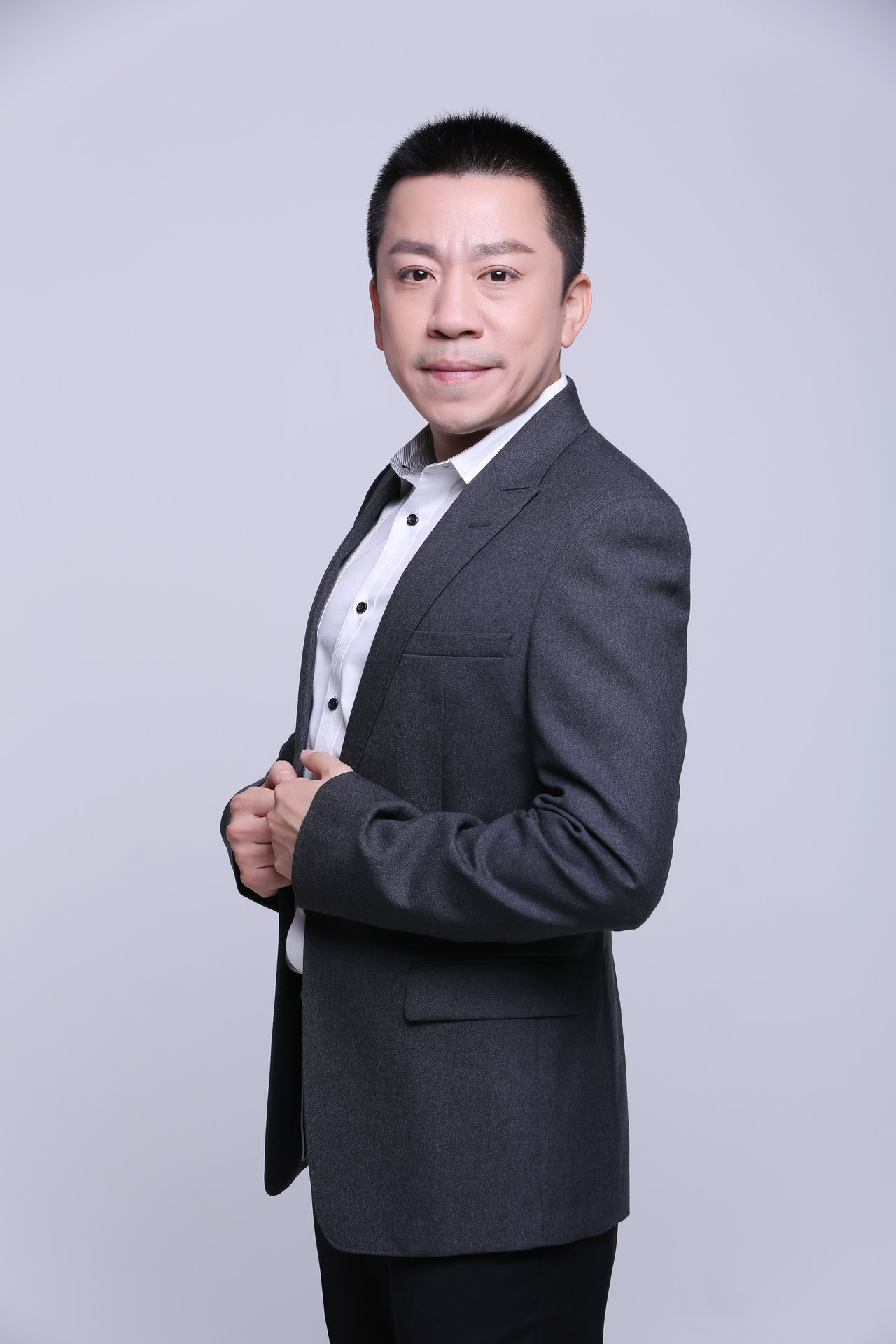  p>韩学斌,男,沈阳电视台 a target="_blank" href="/item/首届